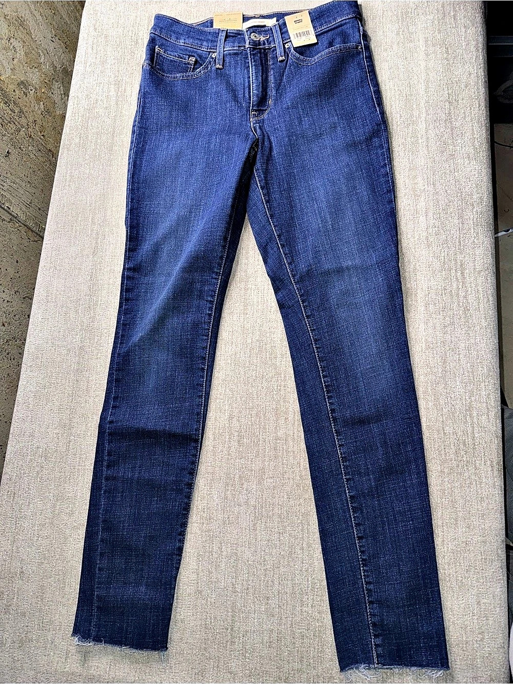 Levi's 311 Shaping Skinny Jeans in Blue Size 4 Short NWT